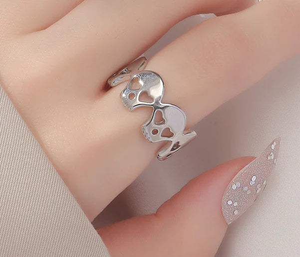 Minimalist Dark Skull Finger Ring