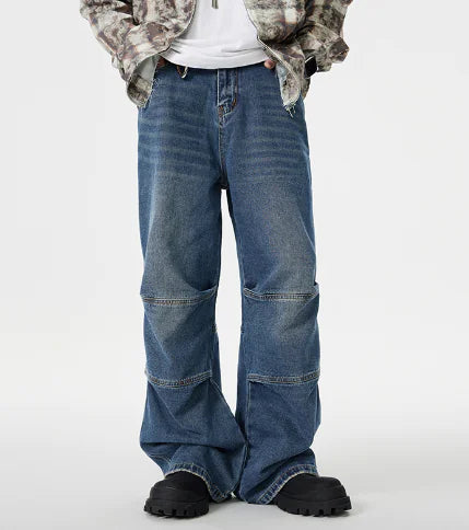 Fashionable Loose-Fitting Light Colored Jeans